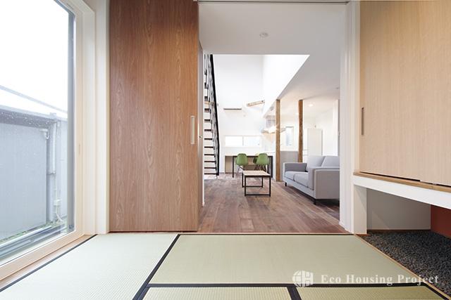 (各社施工事例)ヴィンテージスタイル・吹抜けのあるウォルナット無垢床の家