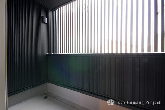 (各社施工事例)ヴィンテージスタイル・吹抜けのあるウォルナット無垢床の家