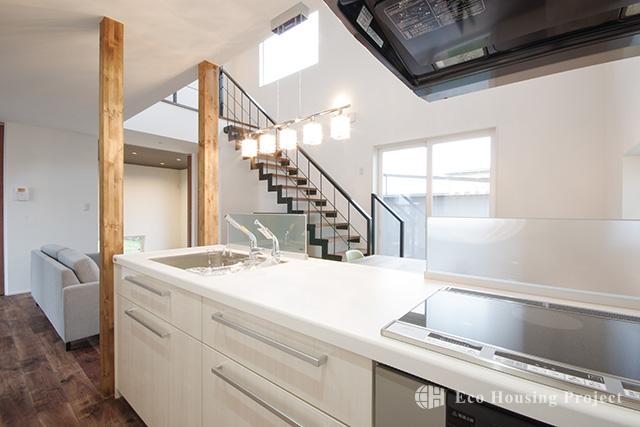 (各社施工事例)ヴィンテージスタイル・吹抜けのあるウォルナット無垢床の家