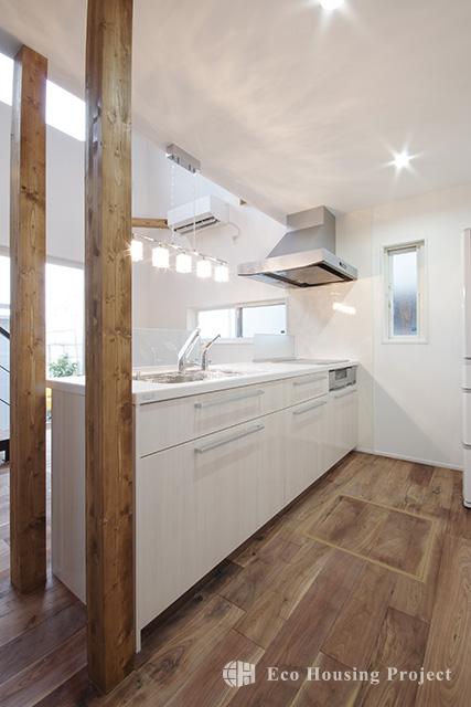 (各社施工事例)ヴィンテージスタイル・吹抜けのあるウォルナット無垢床の家