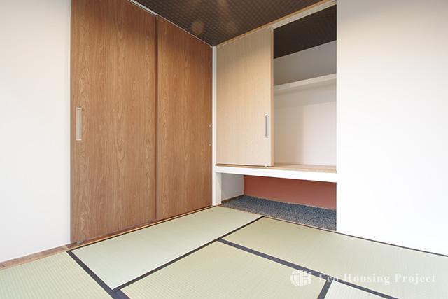 (各社施工事例)ヴィンテージスタイル・吹抜けのあるウォルナット無垢床の家