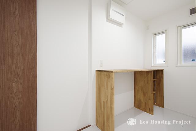 (各社施工事例)ヴィンテージスタイル・吹抜けのあるウォルナット無垢床の家